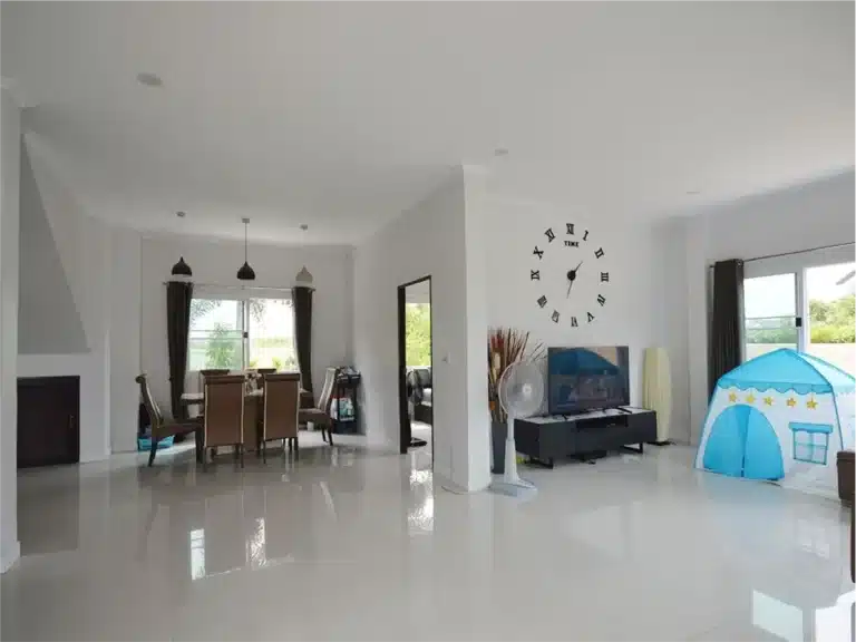 For Sale!! 2 storey house, located only 5 mins away from Black รูปที่ 3