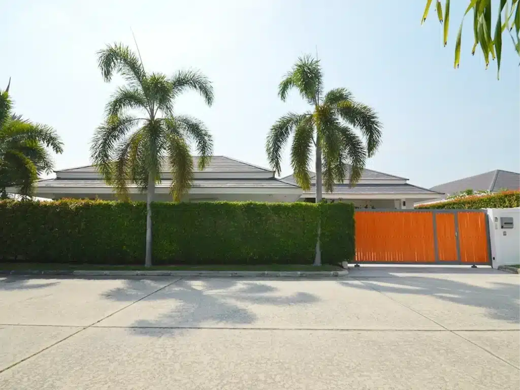 Modern Villa with 5 bedrooms close by Palm Hill Golf course- Huahin soi 6 รูปที่ 2