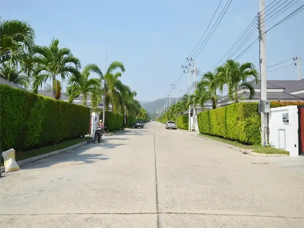 Modern Villa with 5 bedrooms close by Palm Hill Golf course- Huahin soi 6 รูปที่ 6