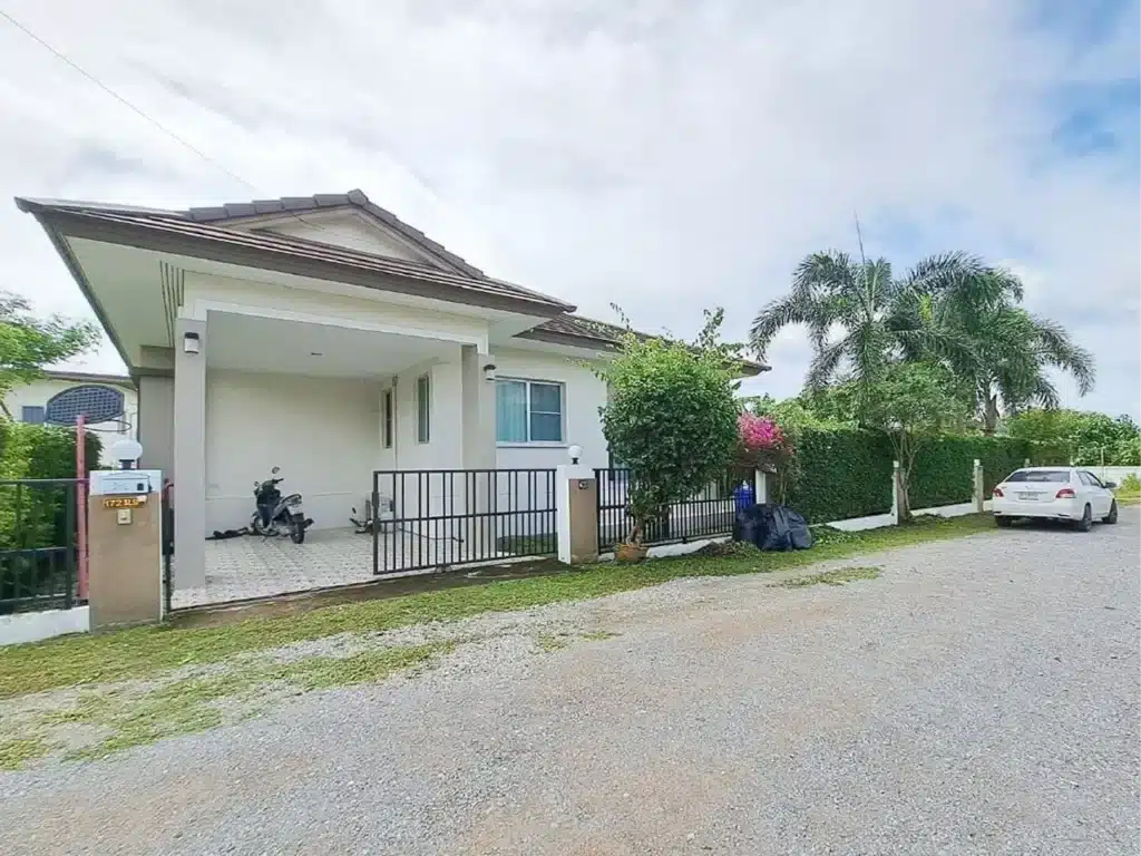 Worth the price!! Nice House with big land for sale, corner plot with Mountain รูปที่ 1