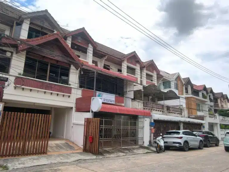 ทาวน์เฮาส์ 3 ชั้น 2 หลัง (ไม่ติดกัน) ม.ศรีสุโขทัย บางกะปิ กทม. รูปที่ 2