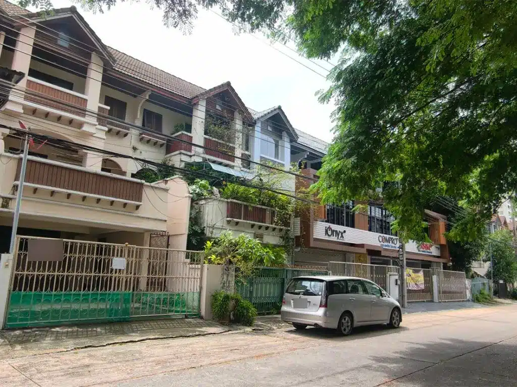 ทาวน์เฮาส์ 3 ชั้น 2 หลัง (ไม่ติดกัน) ม.ศรีสุโขทัย บางกะปิ กทม. รูปที่ 26