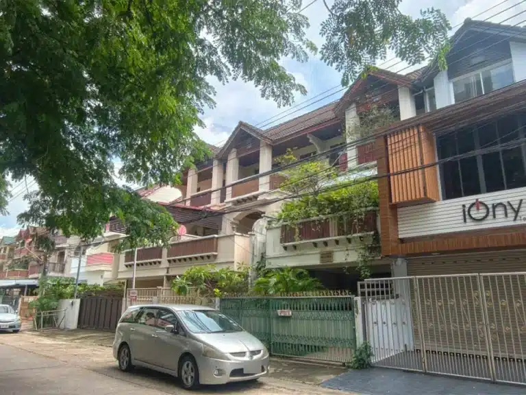 ทาวน์เฮาส์ 3 ชั้น 2 หลัง (ไม่ติดกัน) ม.ศรีสุโขทัย บางกะปิ กทม. รูปที่ 44