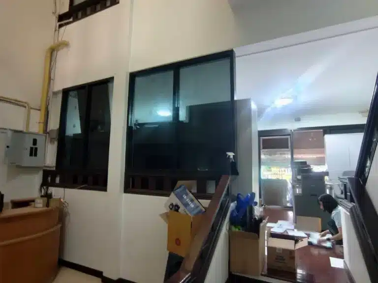ทาวน์เฮาส์ 3 ชั้น 2 หลัง (ไม่ติดกัน) ม.ศรีสุโขทัย บางกะปิ กทม. รูปที่ 6