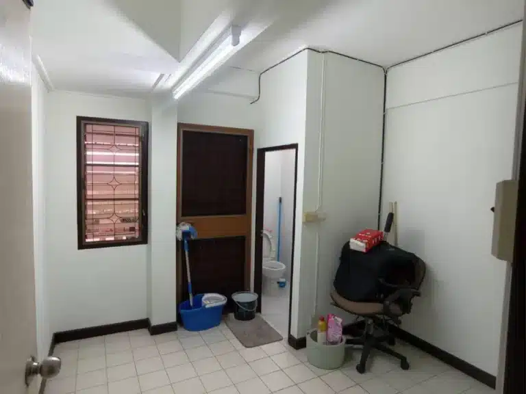 ทาวน์เฮาส์ 3 ชั้น 2 หลัง (ไม่ติดกัน) ม.ศรีสุโขทัย บางกะปิ กทม. รูปที่ 9