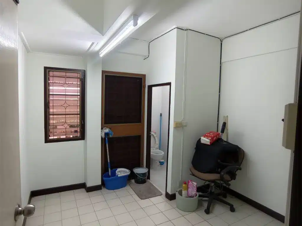 ทาวน์เฮาส์ 3 ชั้น 2 หลัง (ไม่ติดกัน) ม.ศรีสุโขทัย บางกะปิ กทม. รูปที่ 9