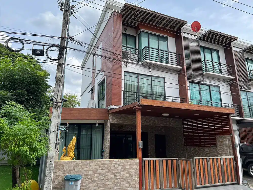 ขายทาวน์เฮาส์ 3 ชั้น หมู่บ้าน พรีเว่ ฟิเดลิโอ รัชดา – รามอินทรา กทม. รูปที่ 1